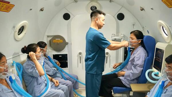 Điều trị bằng buồng đa OXY cao áp